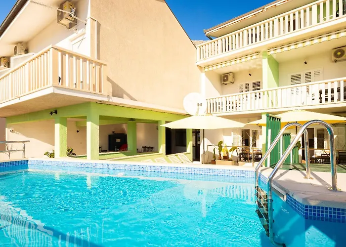 Fortuna - Shared Pool Lägenhet