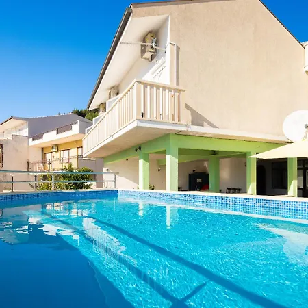 Apartment Fortuna - Shared Pool *
