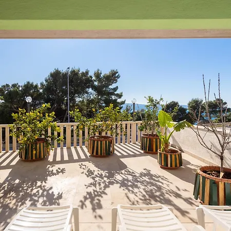 Fortuna - Shared Pool Apartment