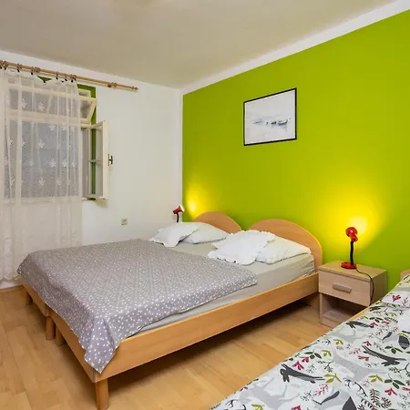 Fortuna - Shared Pool Apartment