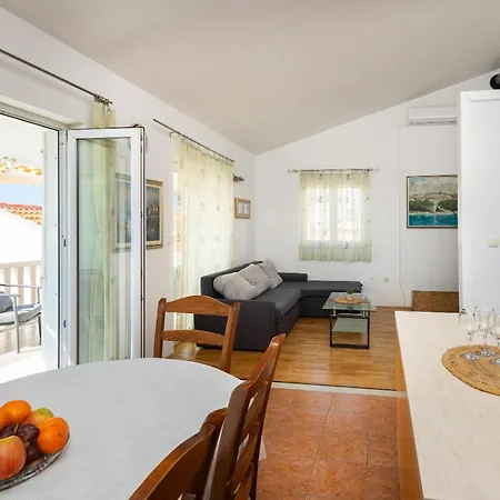 Fortuna - Shared Pool Apartment