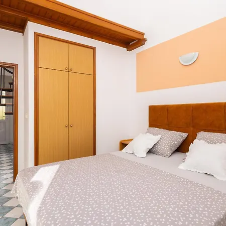 Fortuna - Shared Pool Apartment Lokva Rogoznica