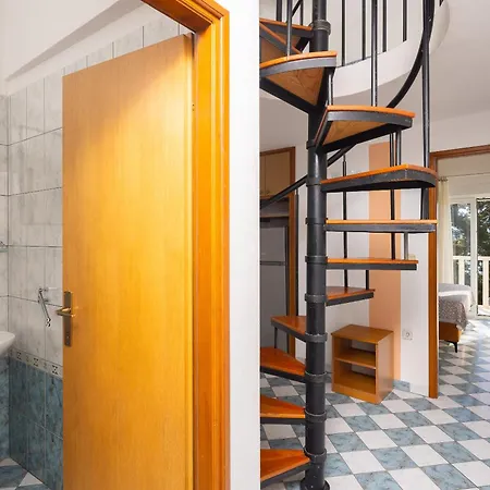 Fortuna - Shared Pool Apartment