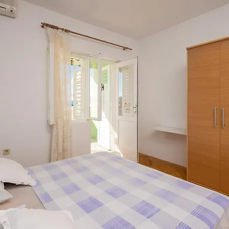 Fortuna - Shared Pool Apartment