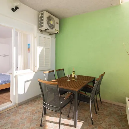 Fortuna - Shared Pool Apartment *