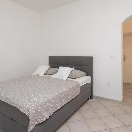 Fortuna - Shared Pool Apartment